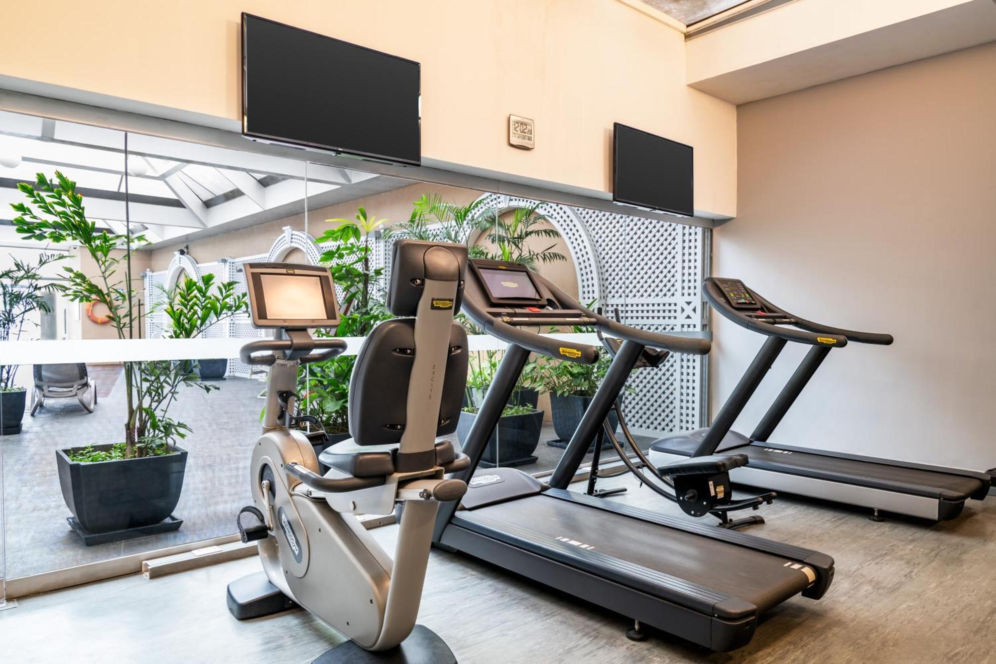 Casa Andina Premium Miraflores Lima Exteriör bild A treadmill