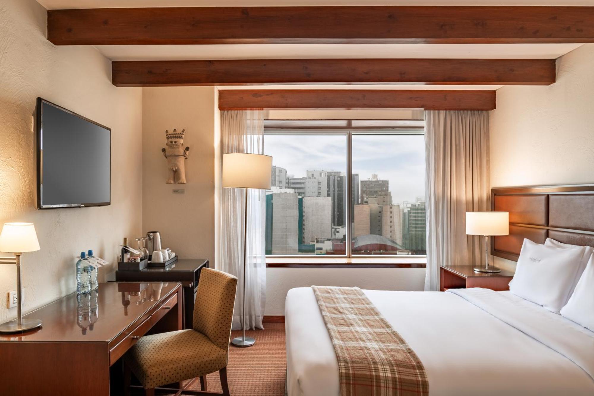 Casa Andina Premium Miraflores Lima Exteriör bild A guest room at the InterContinental Santiago